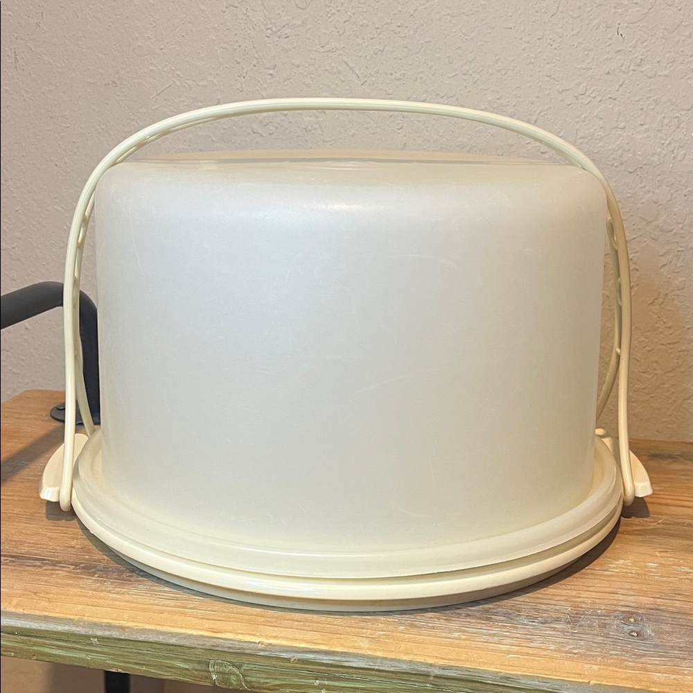 Vintage Tupperware Cake Carrier With Handle 684-5